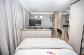 Studio com Cama de Casal e Sofá - ALL1621